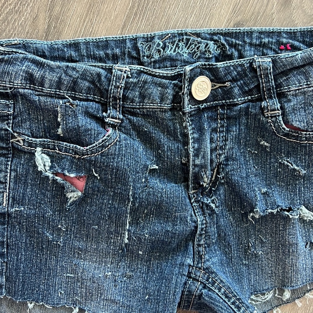 Distressed shorts - Picture 2 of 4